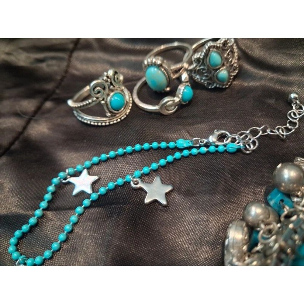 Boho Western Turquoise & Silver Tone Jewelry Bundle Set - Picture 5 of 9